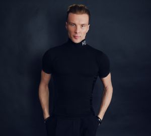 Enduring Style Short-Sleeved Turtleneck